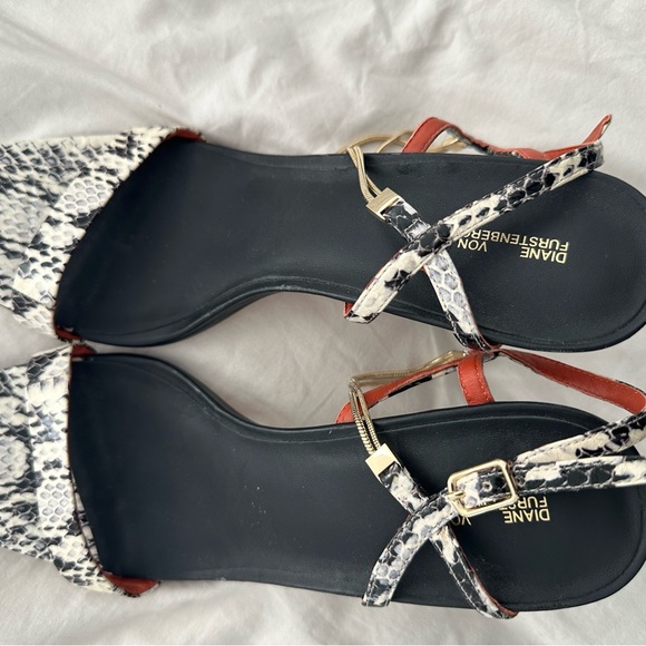 Diane Von Furstenberg
Frankie Suede Sandal with Chain Strap NEW - Picture 4 of 4